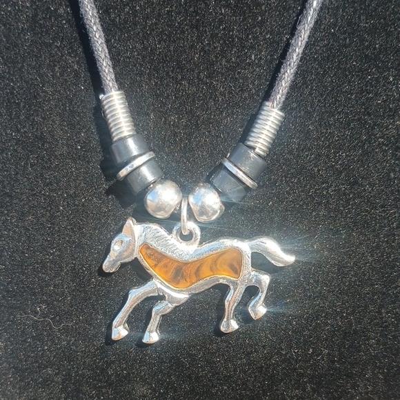 VTG Mood Horse Pendant Necklace - Picture 3 of 3